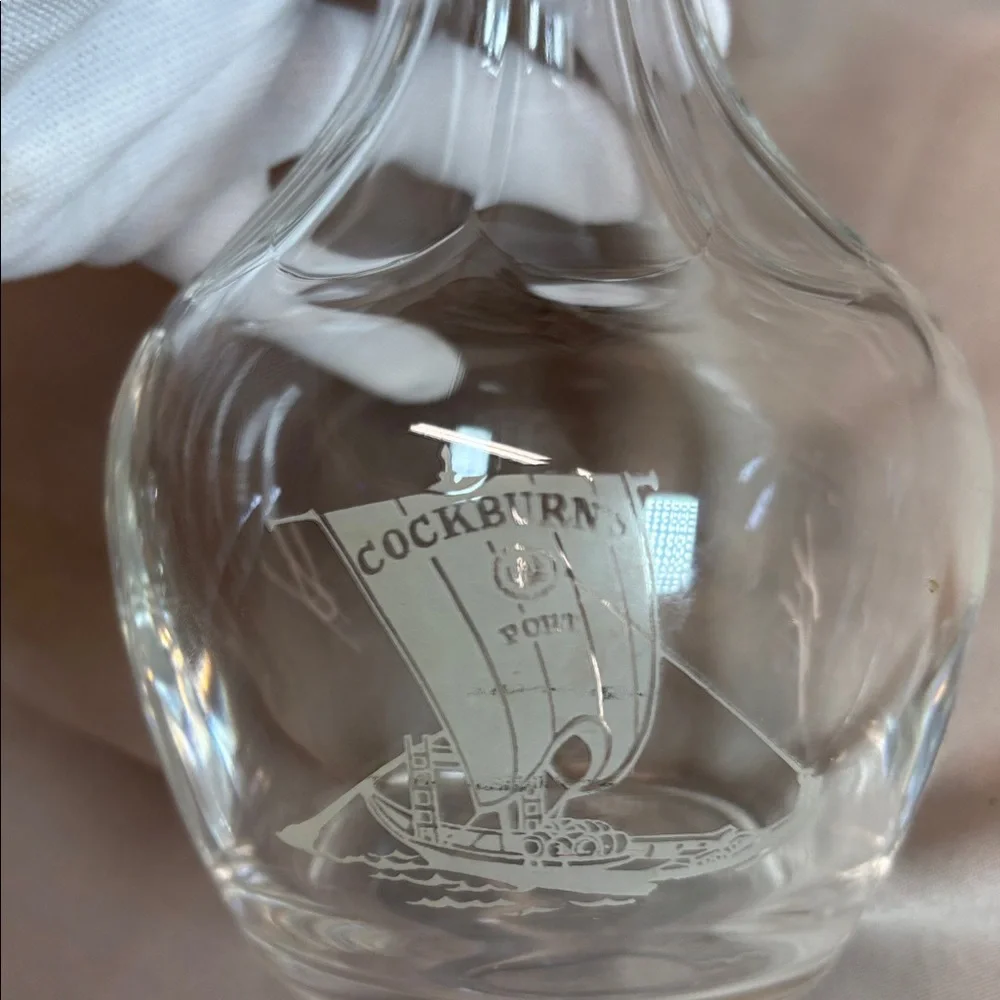 Cockburns Port Glass Decanter w/Topper - Picture 2 of 10